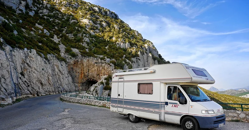 Conduire un camping-car en montagne : ce que personne ne vous dit vraiment