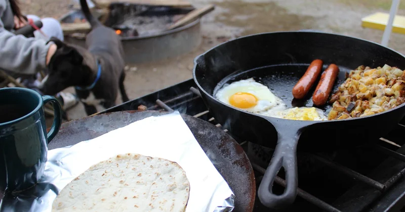 Quelles sont quelques idées de repas faciles pour un camping ?
